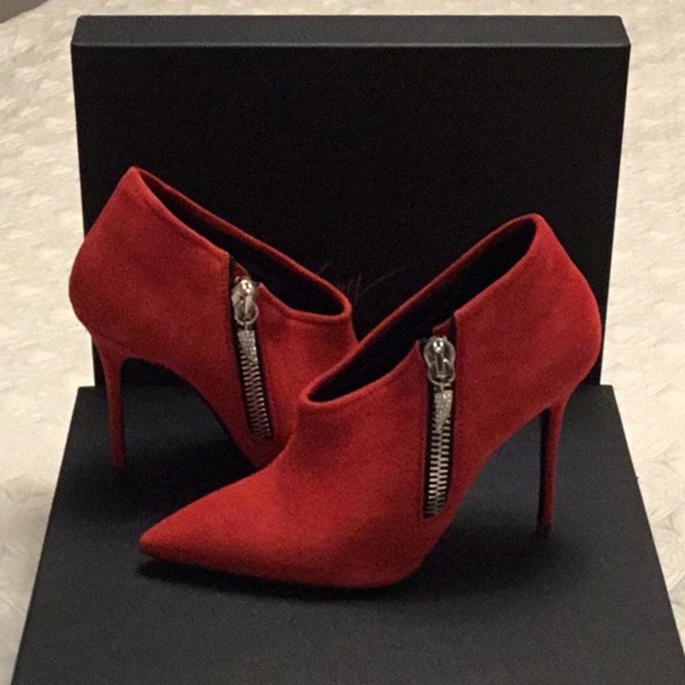 Shoes - Picture 2 of 6